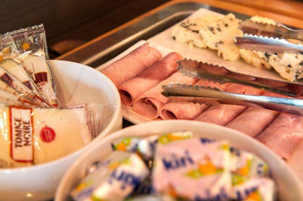 Brit Hotel Confort Villeneuve Sur Lot Bias  Ресторан фото