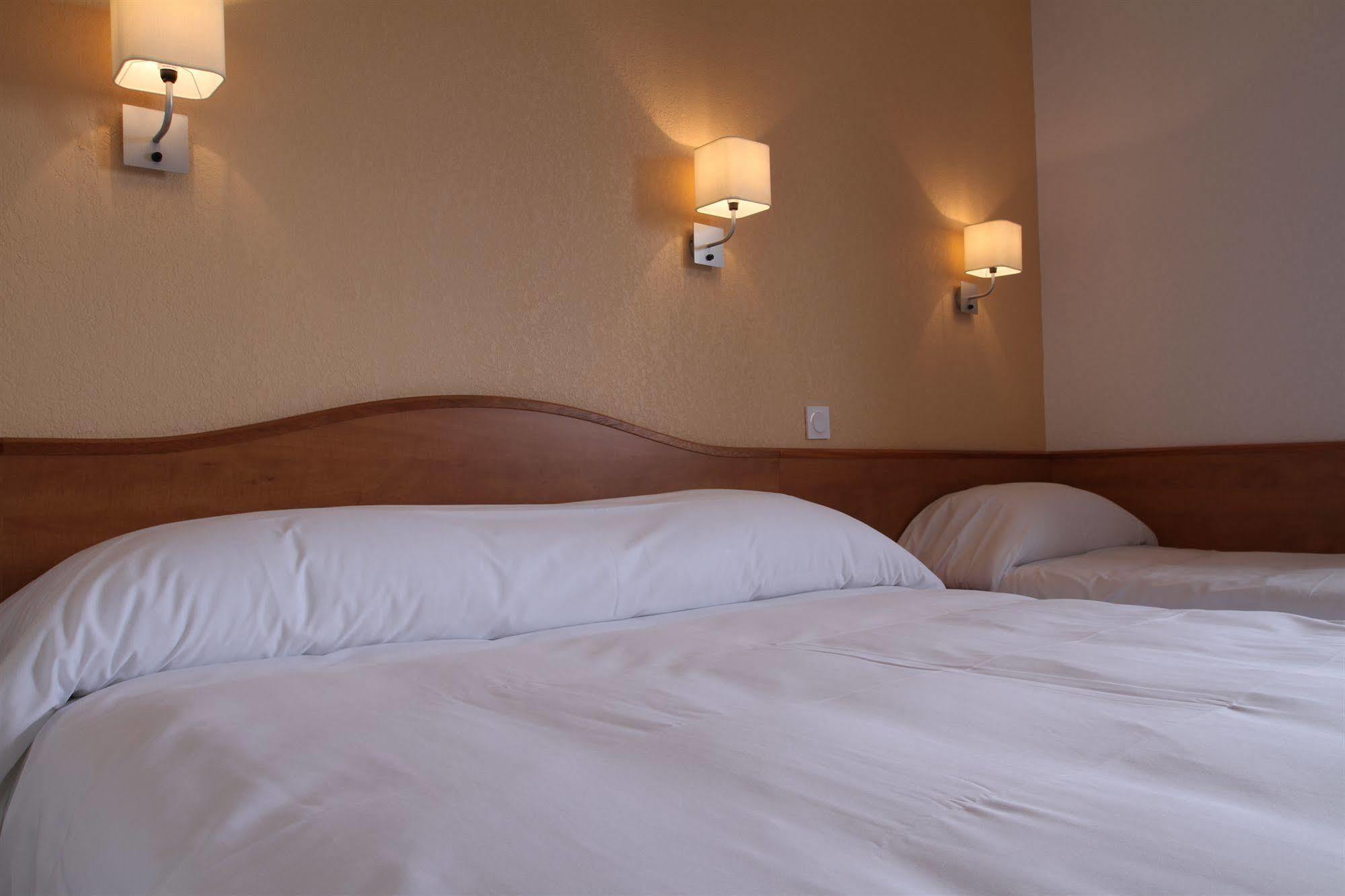 Brit Hotel Confort Villeneuve Sur Lot Bias  Экстерьер фото